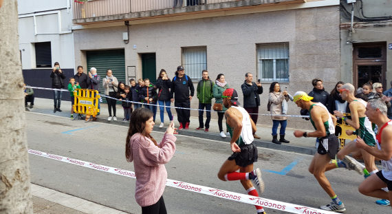 Moment de la sortida de la Primera “Cursa de les Ciutats” a Terrassa,